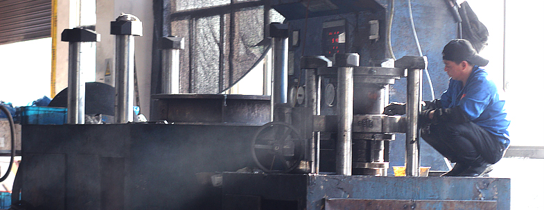 法(fǎ)蘭蝶閥(fá)專用設(shè)備